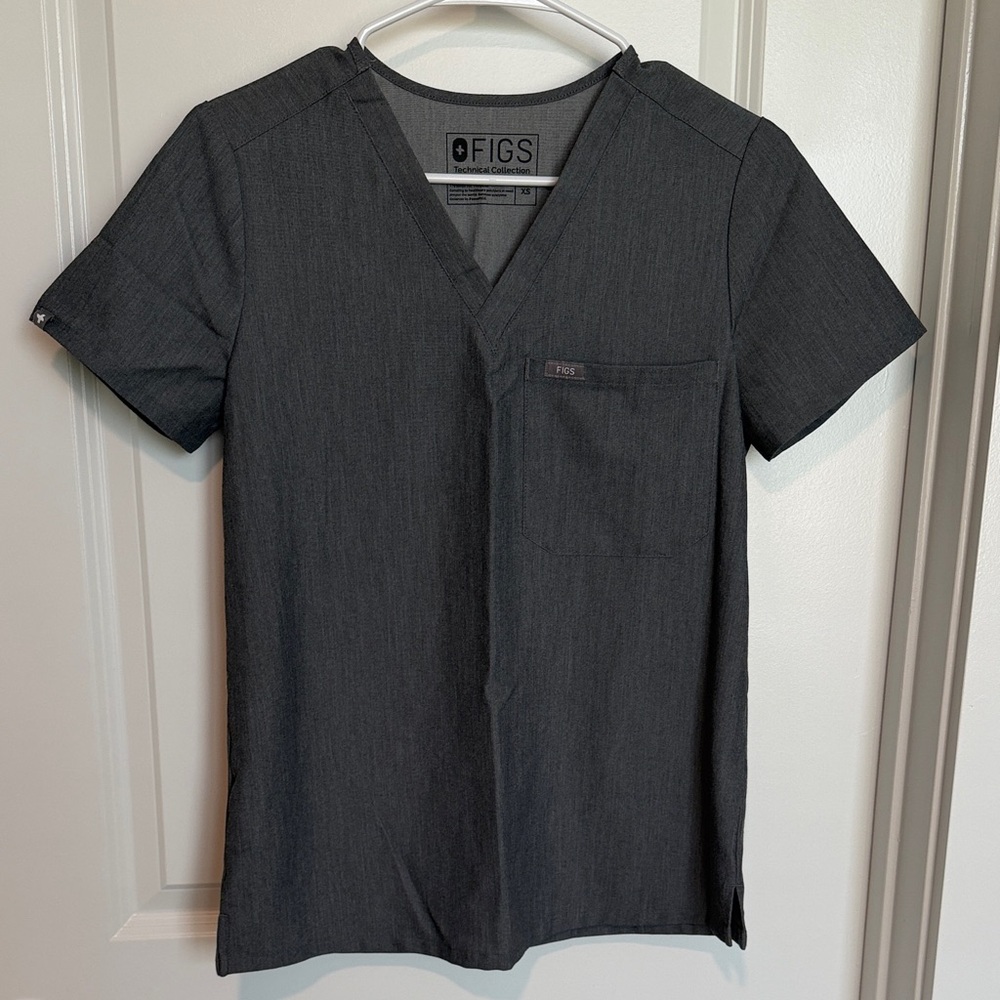 Figs Women’s V-Neck Scrub Top